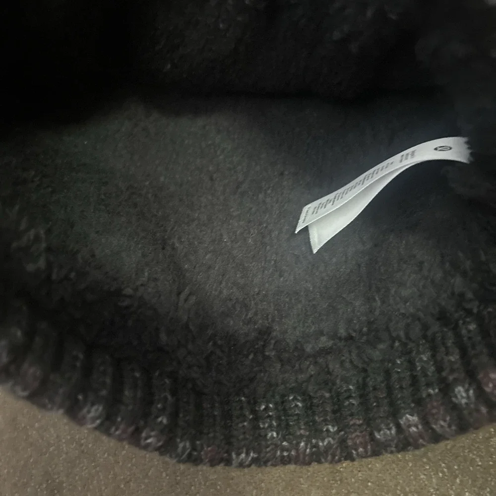 Lululemon Textured Fleece Lined Knit Pom Pom Beanie Cassis/Black